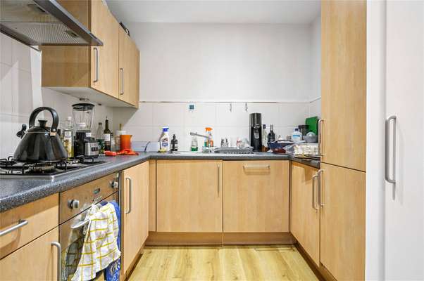 Flat Crosswall in City of London
