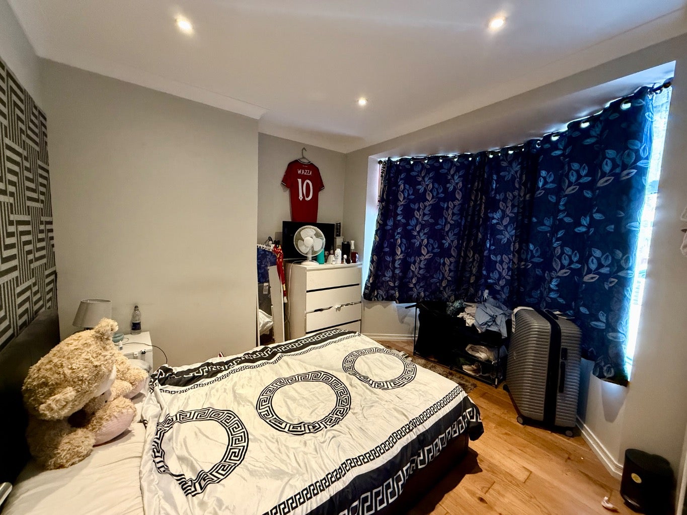 Flat Maybank Avenue in Greater London