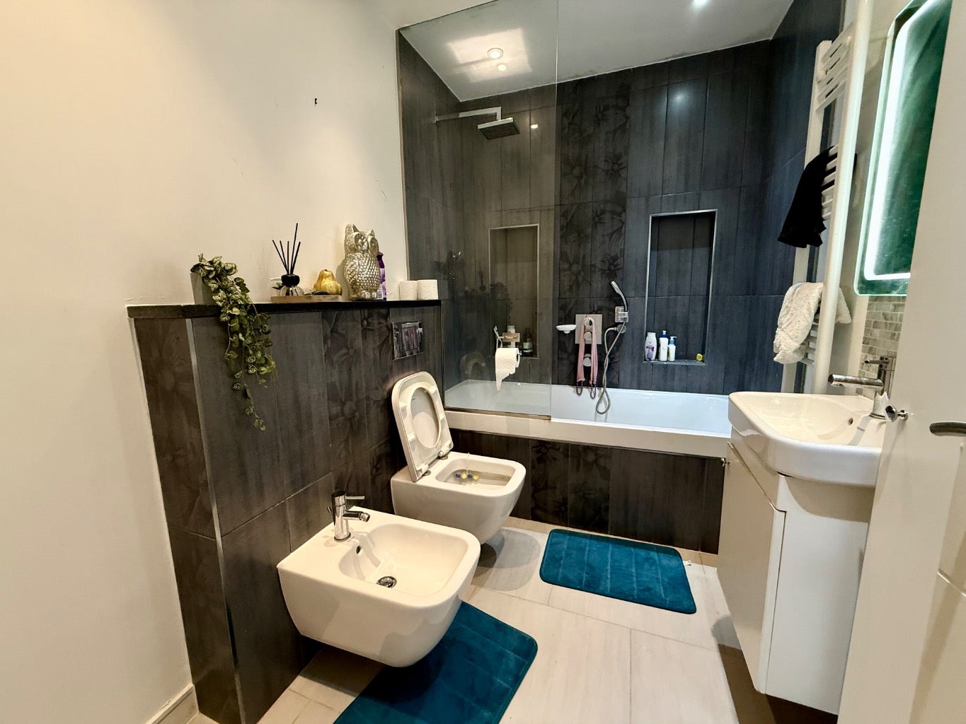 Flat Maybank Avenue in Greater London