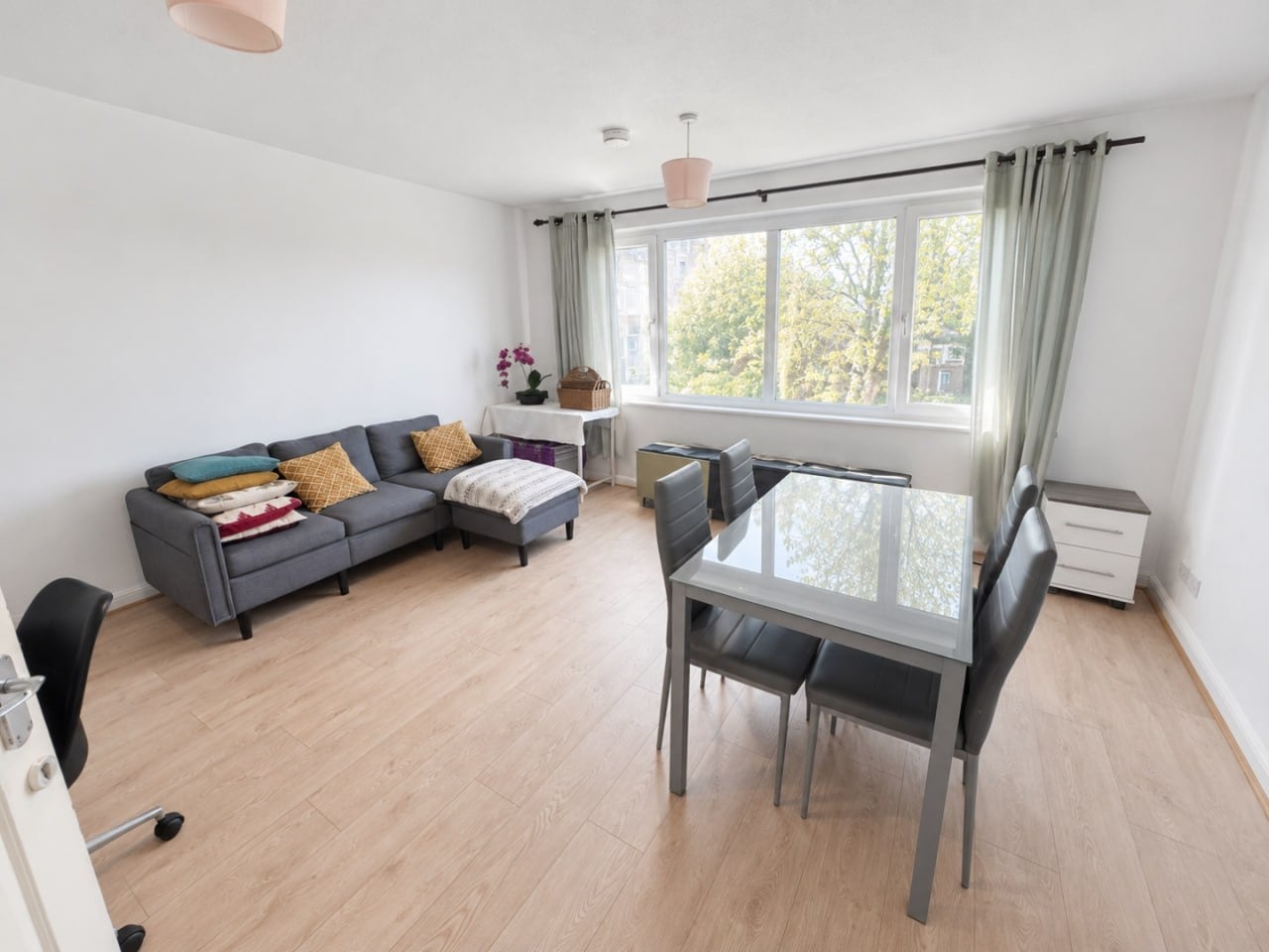 Flat Blackfriars Road in Greater London