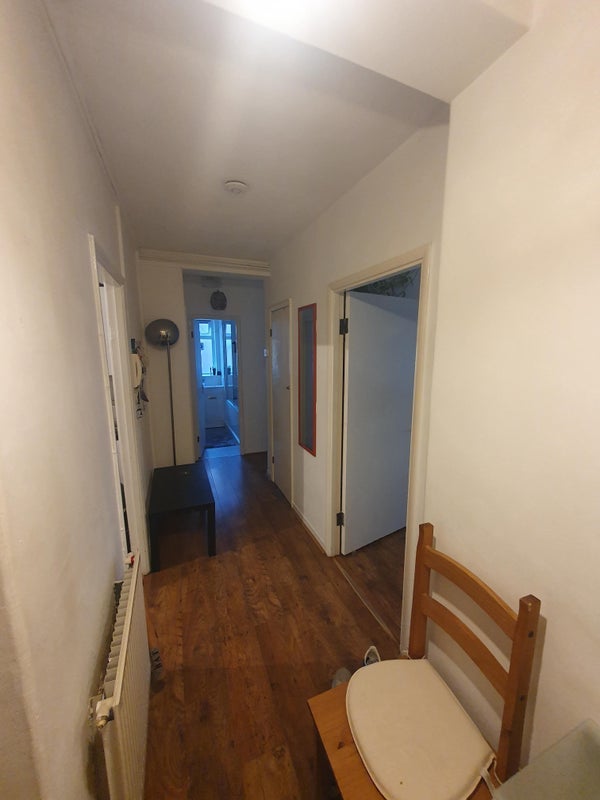 Flat Ringford Road in Greater London