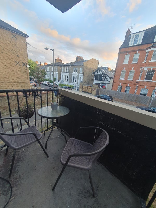 Flat Ringford Road in Greater London