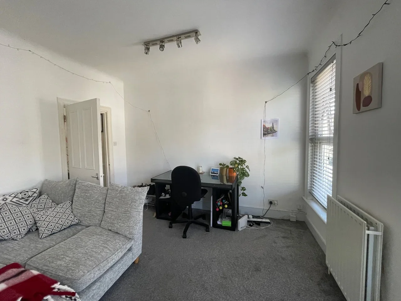 Room Leander Road in Greater London