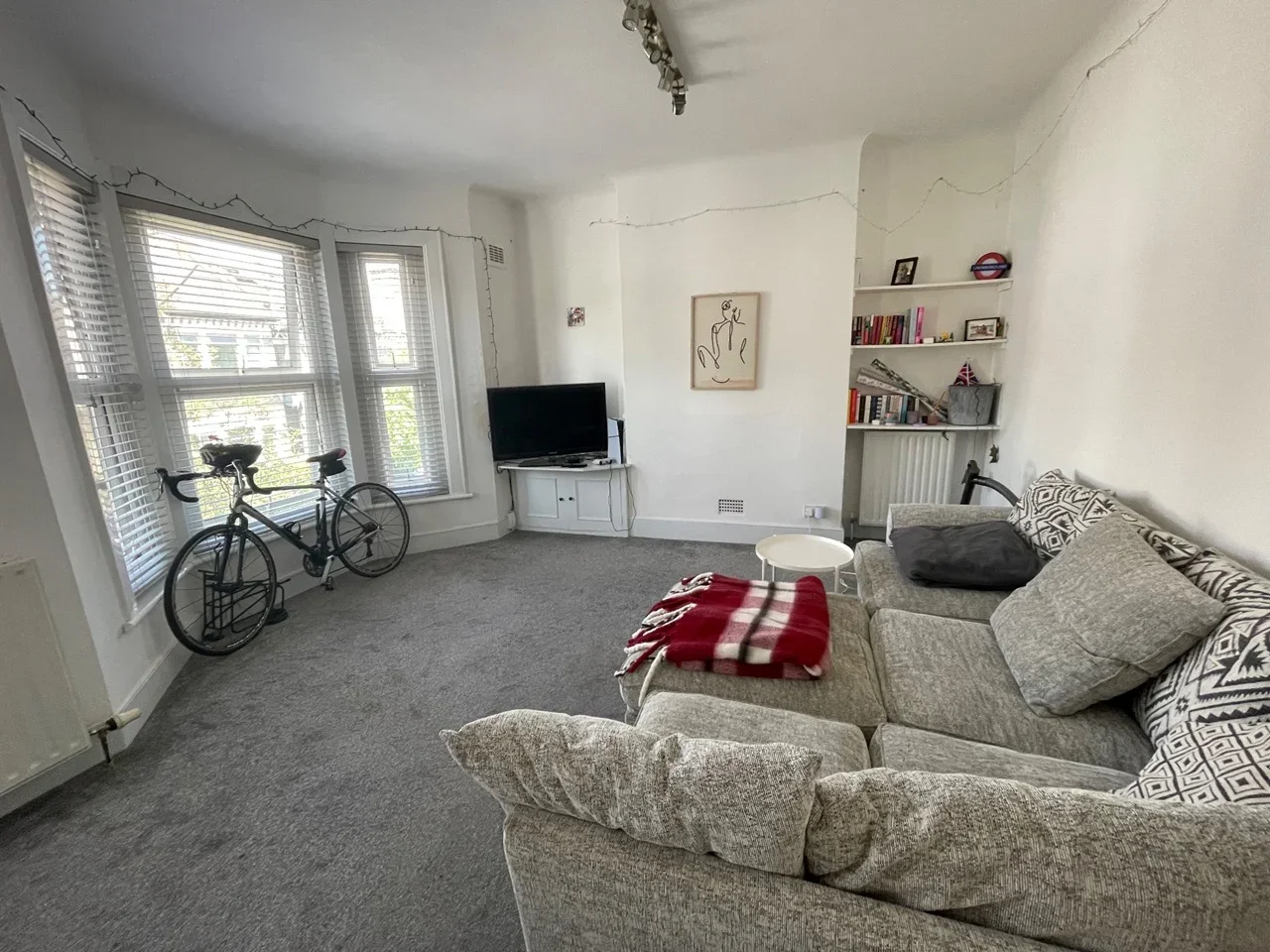Room Leander Road in Greater London