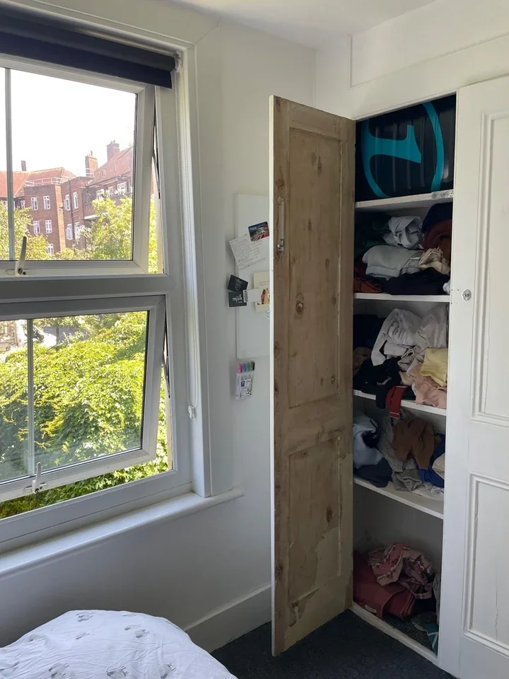 Room Leander Road in Greater London