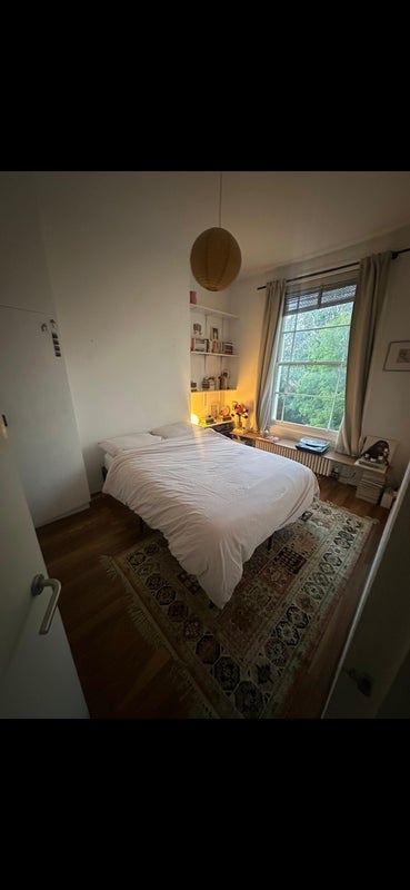 Room Caversham Road in Greater London