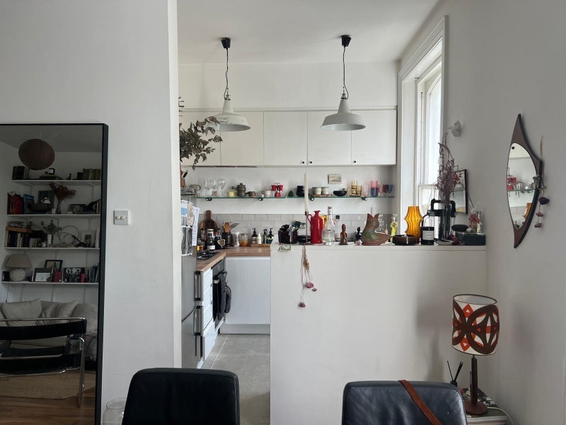Room Caversham Road in Greater London