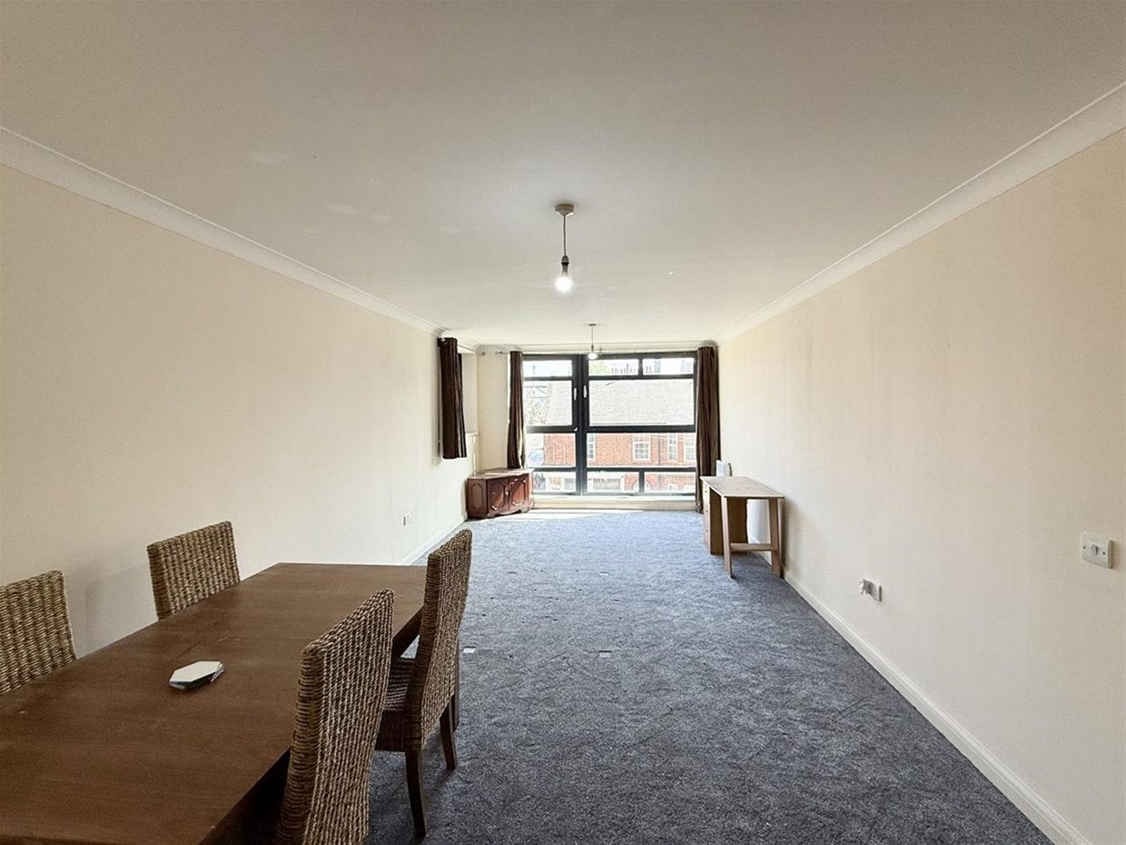 Flat Kennet Street in Reading