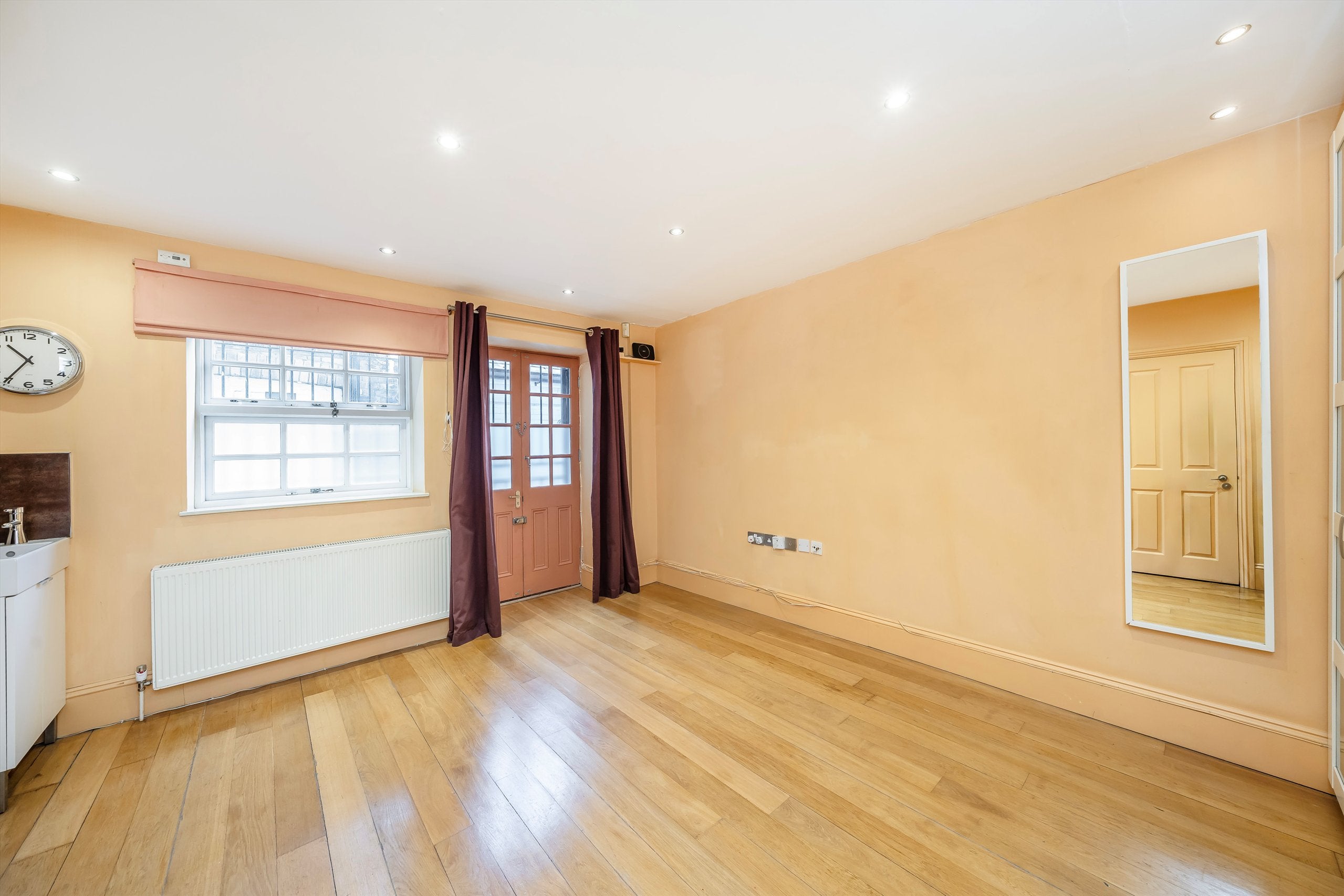 Flat Welmar Mews in Greater London