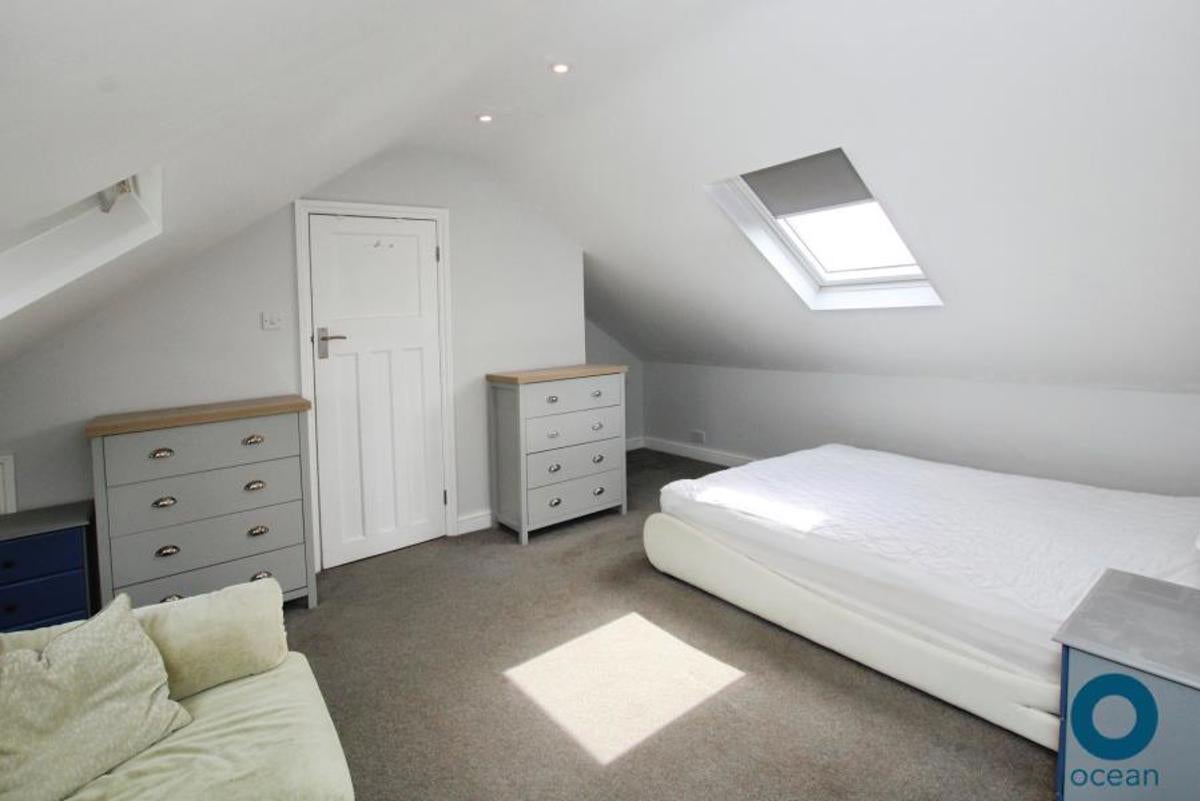 Flat Stradbrook Avenue in Bristol