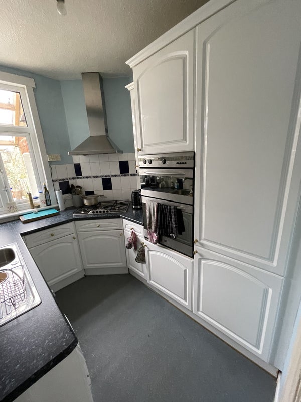 Room Ashbourne Road in Greater London