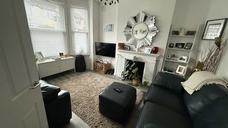 Room Ashbourne Road in Greater London