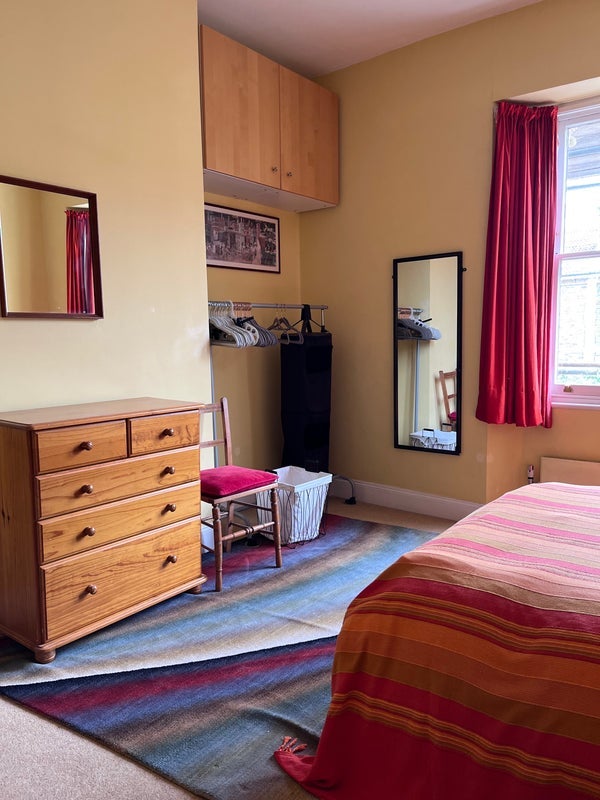Room Belvoir Road in Bristol