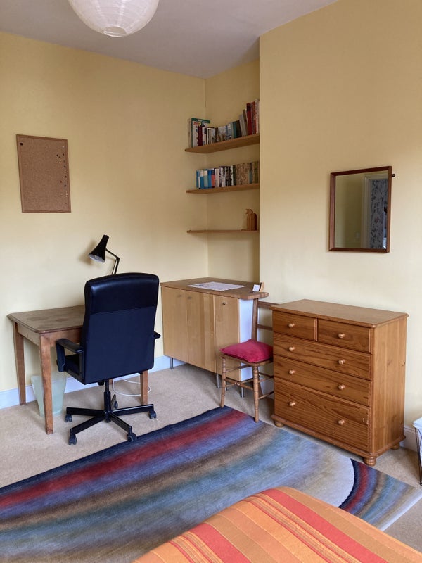 Room Belvoir Road in Bristol