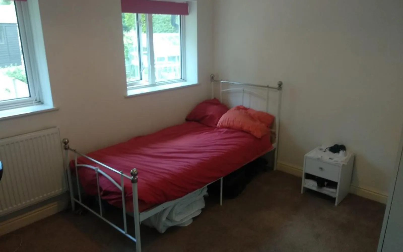 Room Hadley Place in Elmbridge