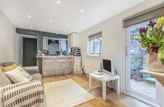 Flat Bolney Street in Greater London