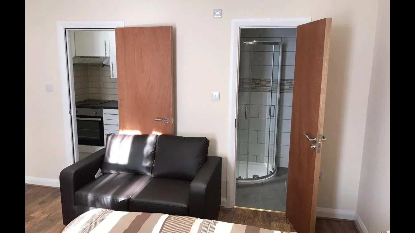 Flat Thornwood Close in Greater London
