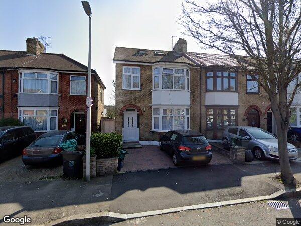 Flat Thornwood Close in Greater London