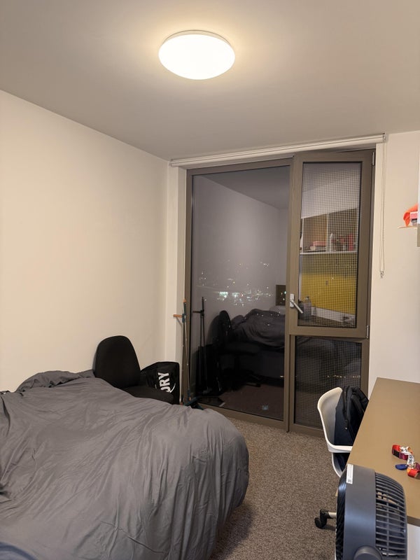 Room North End Road in Greater London