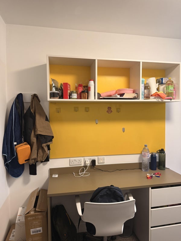 Room North End Road in Greater London