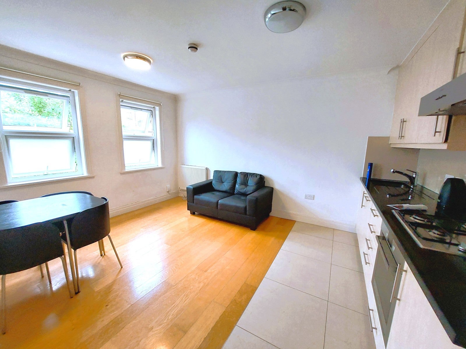 Flat Loveday Road in Greater London