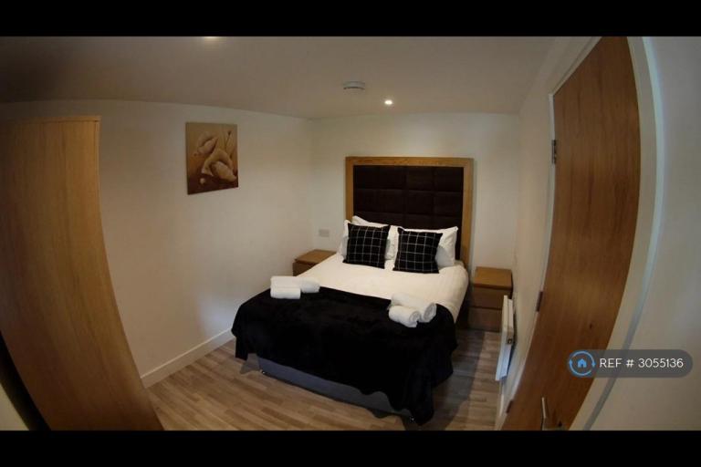 Flat Venn Street in Kirklees