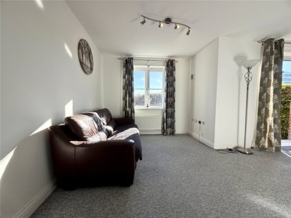 Flat Twickenham Close in Stratton St. Margaret