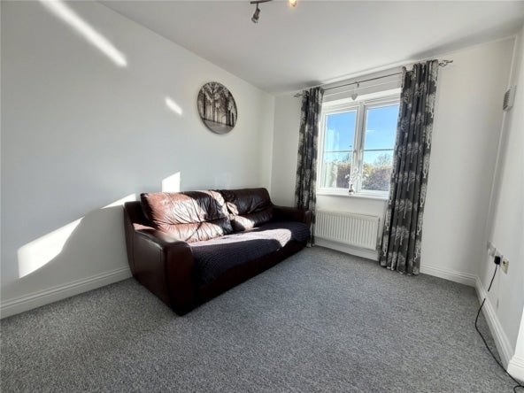 Flat Twickenham Close in Stratton St. Margaret