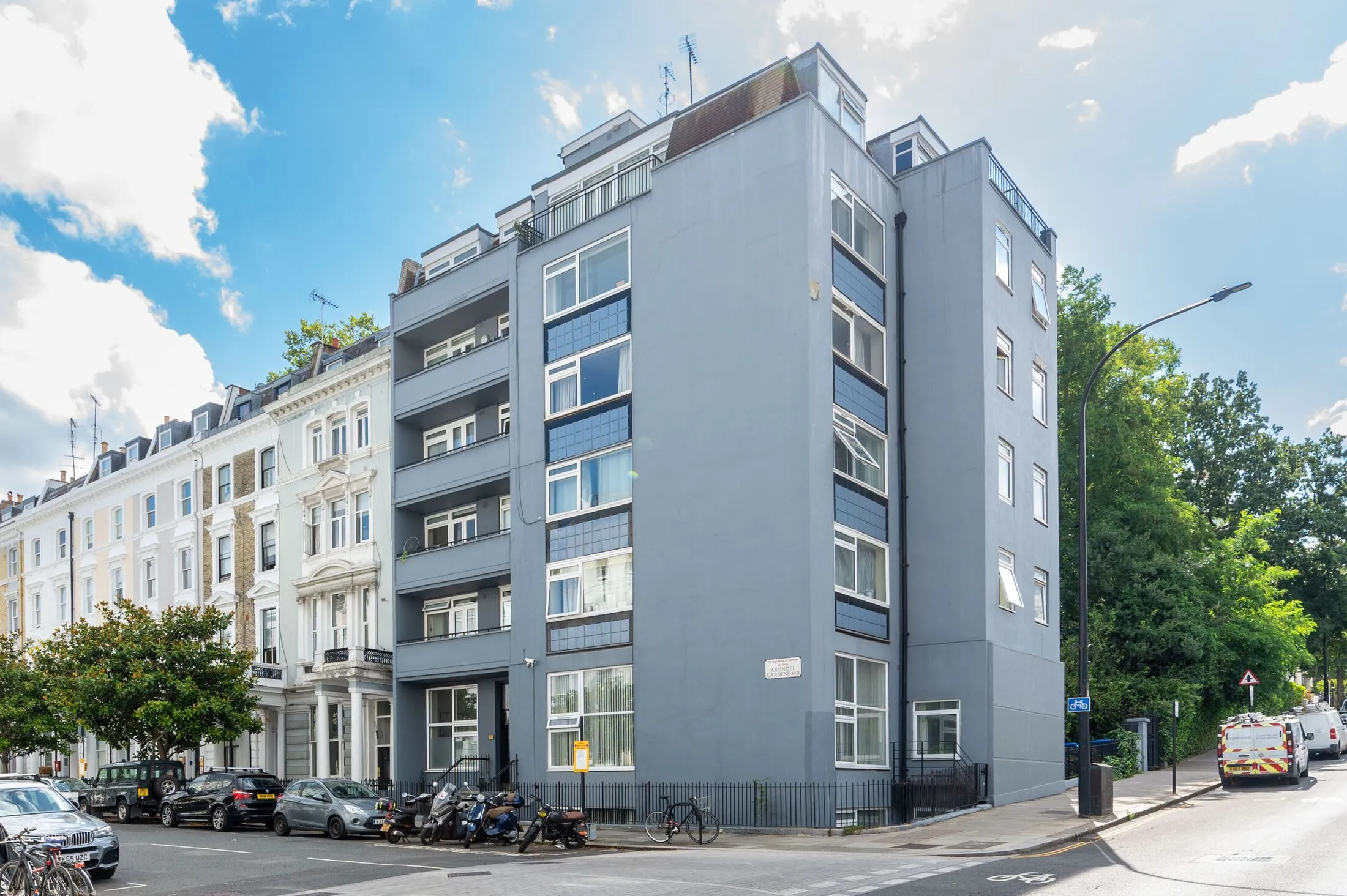 Flat Ladbroke Grove in Greater London