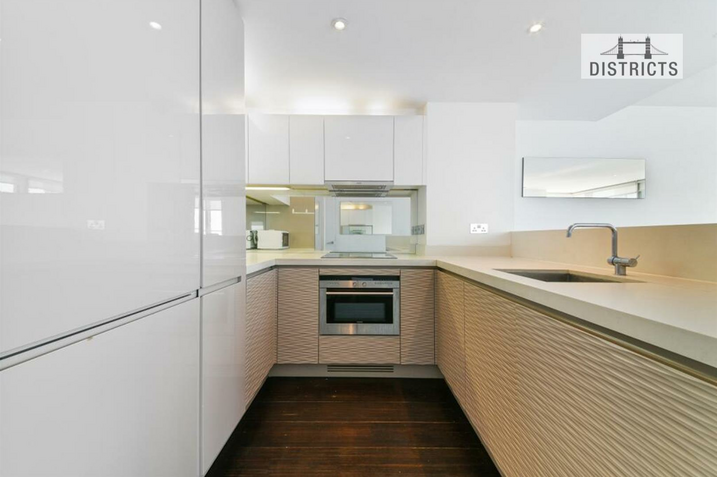 Flat Pan Peninsula Square in Greater London