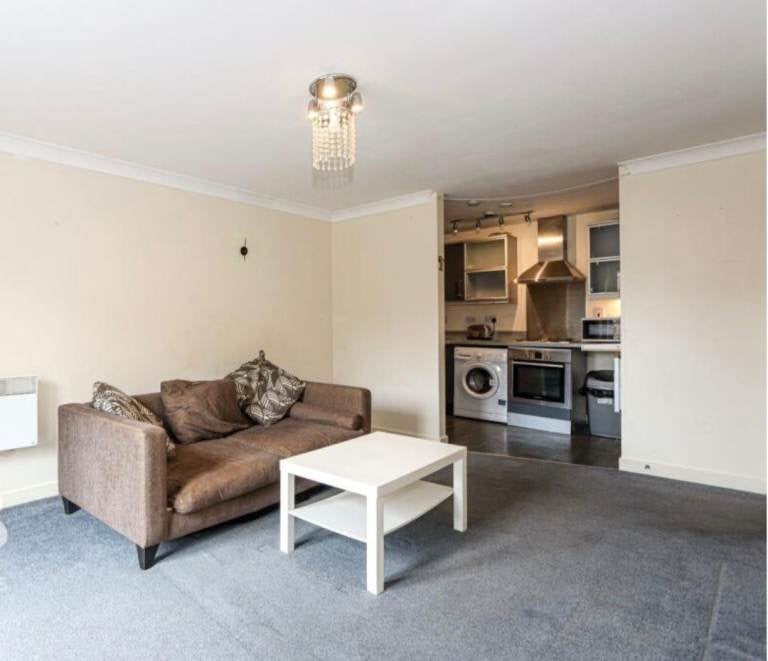 Flat Ruislip Road East in Greater London