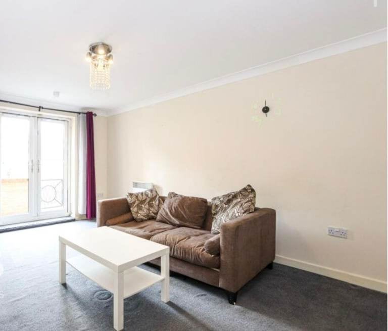 Flat Ruislip Road East in Greater London