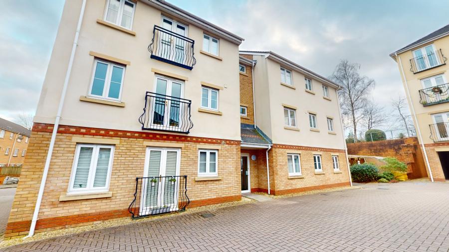 Flat Pipkin Close in Cardiff