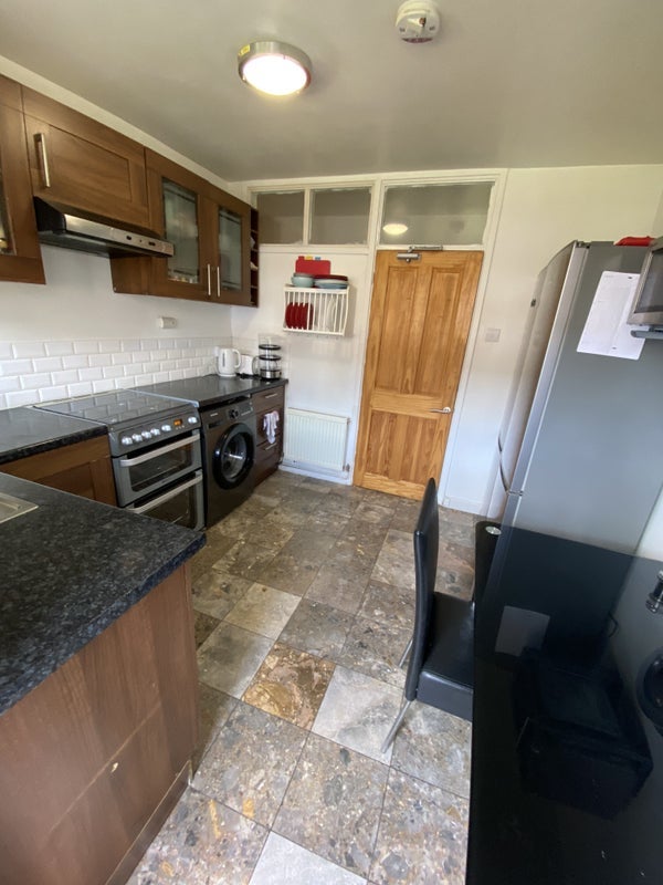 Room Colney Hatch Lane in Greater London