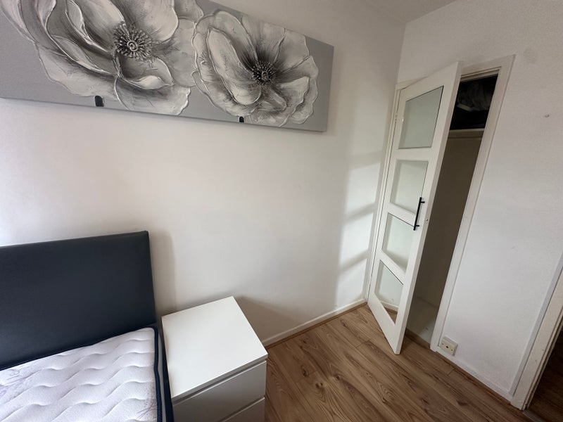 Room Colney Hatch Lane in Greater London