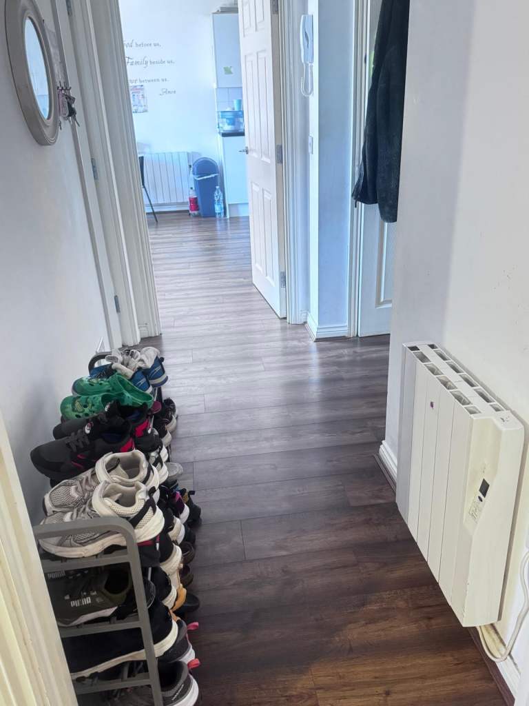 Flat Harrow Close in Bedford