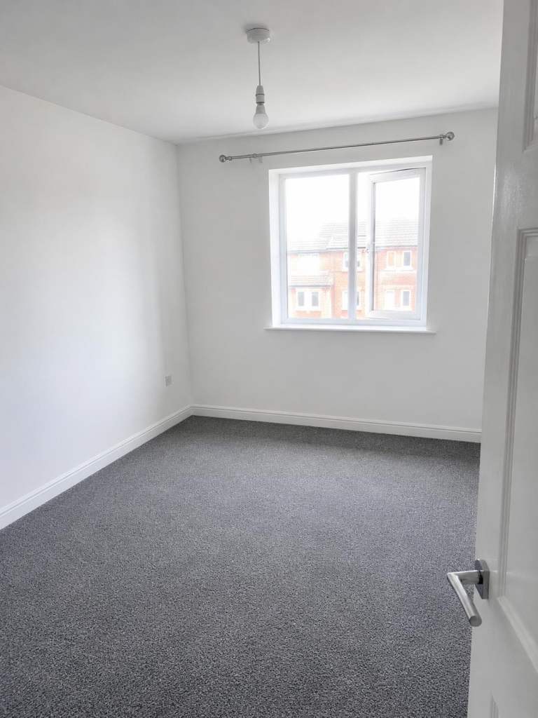 Flat Harrow Close in Bedford