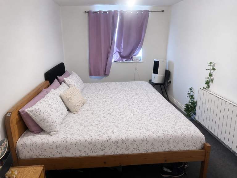 Flat Harrow Close in Bedford