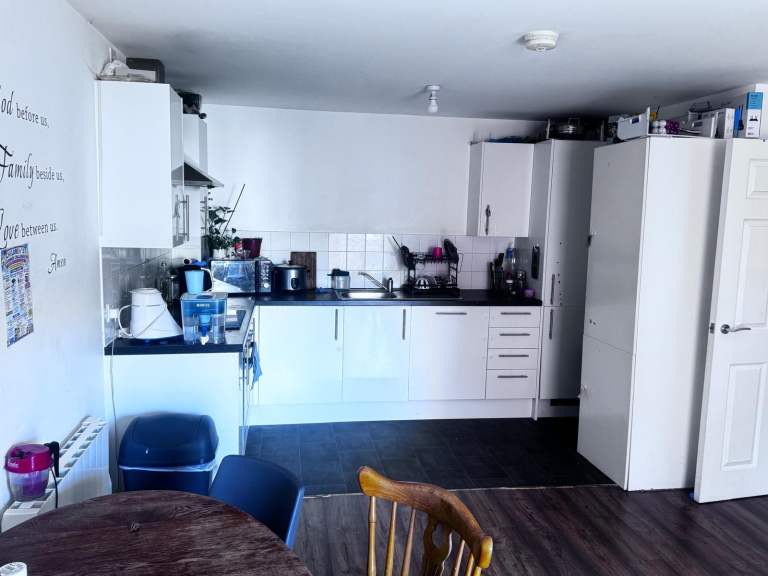 Flat Harrow Close in Bedford