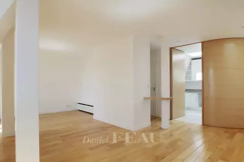Flat Avenue de Suffren in Paris