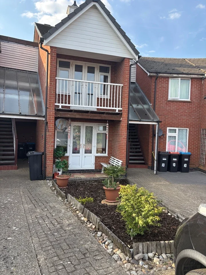 Flat Wingate Circle in Milton Keynes