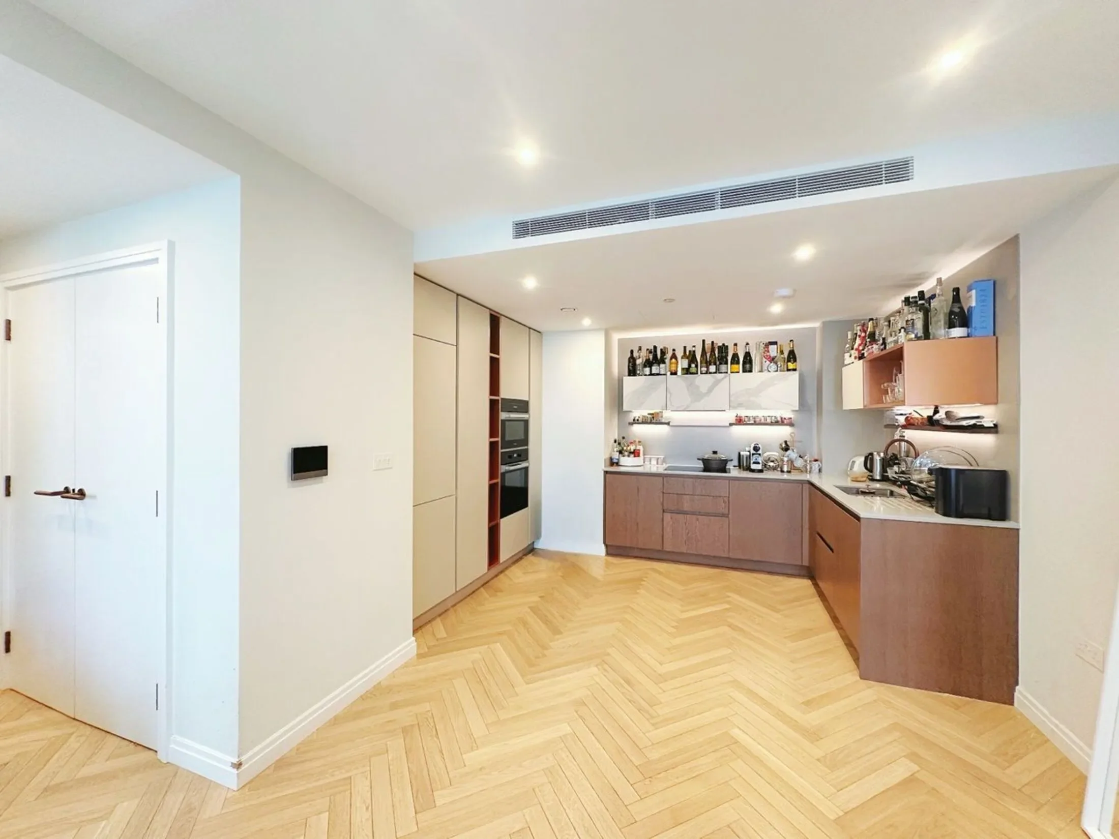 Flat Michael Road in Greater London