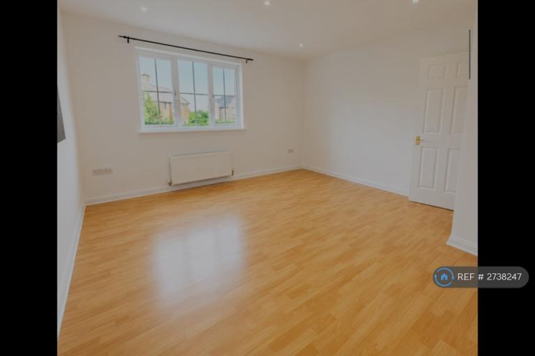Flat Mayflower Road in Grays