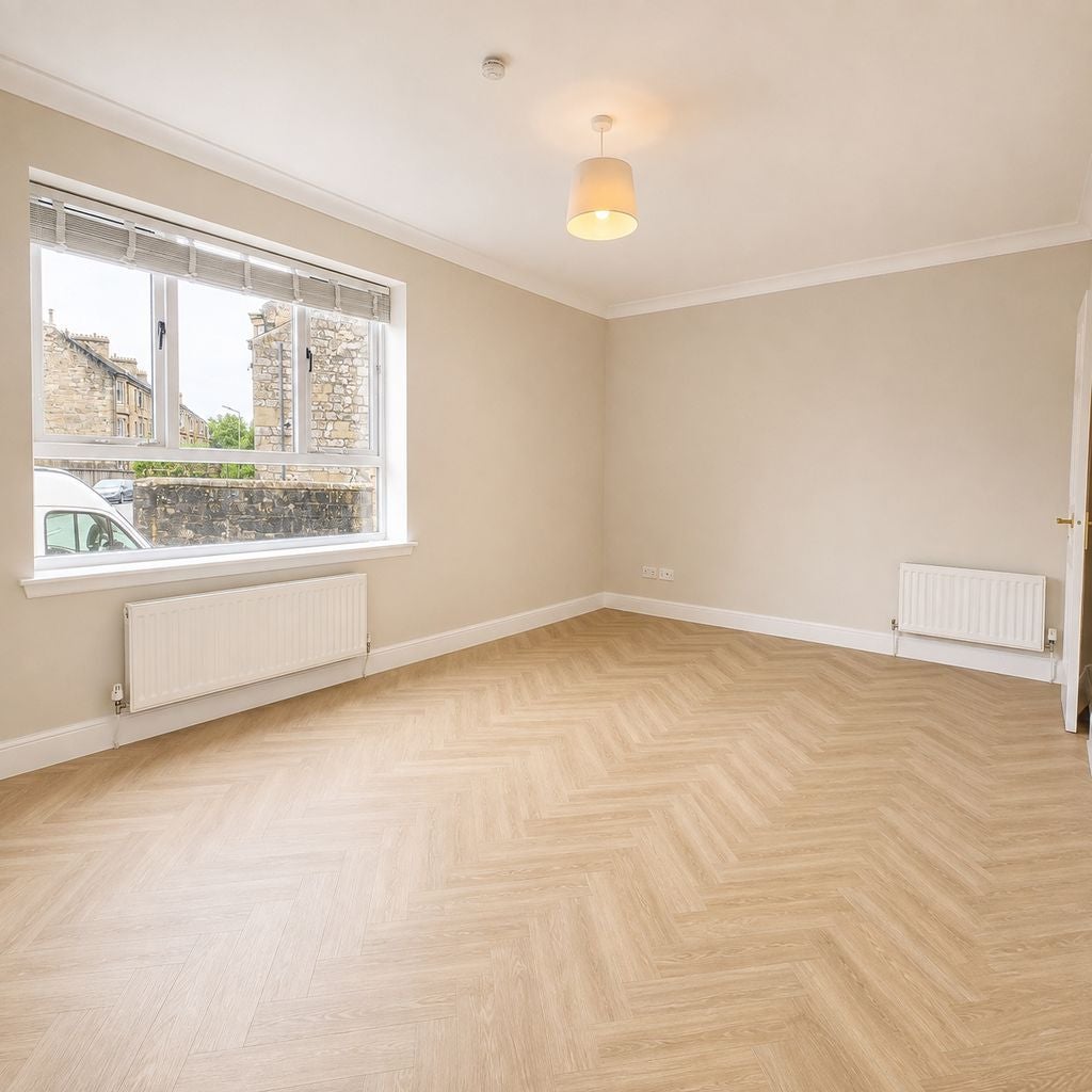 Flat Poindfauld Terrace in Dumbarton