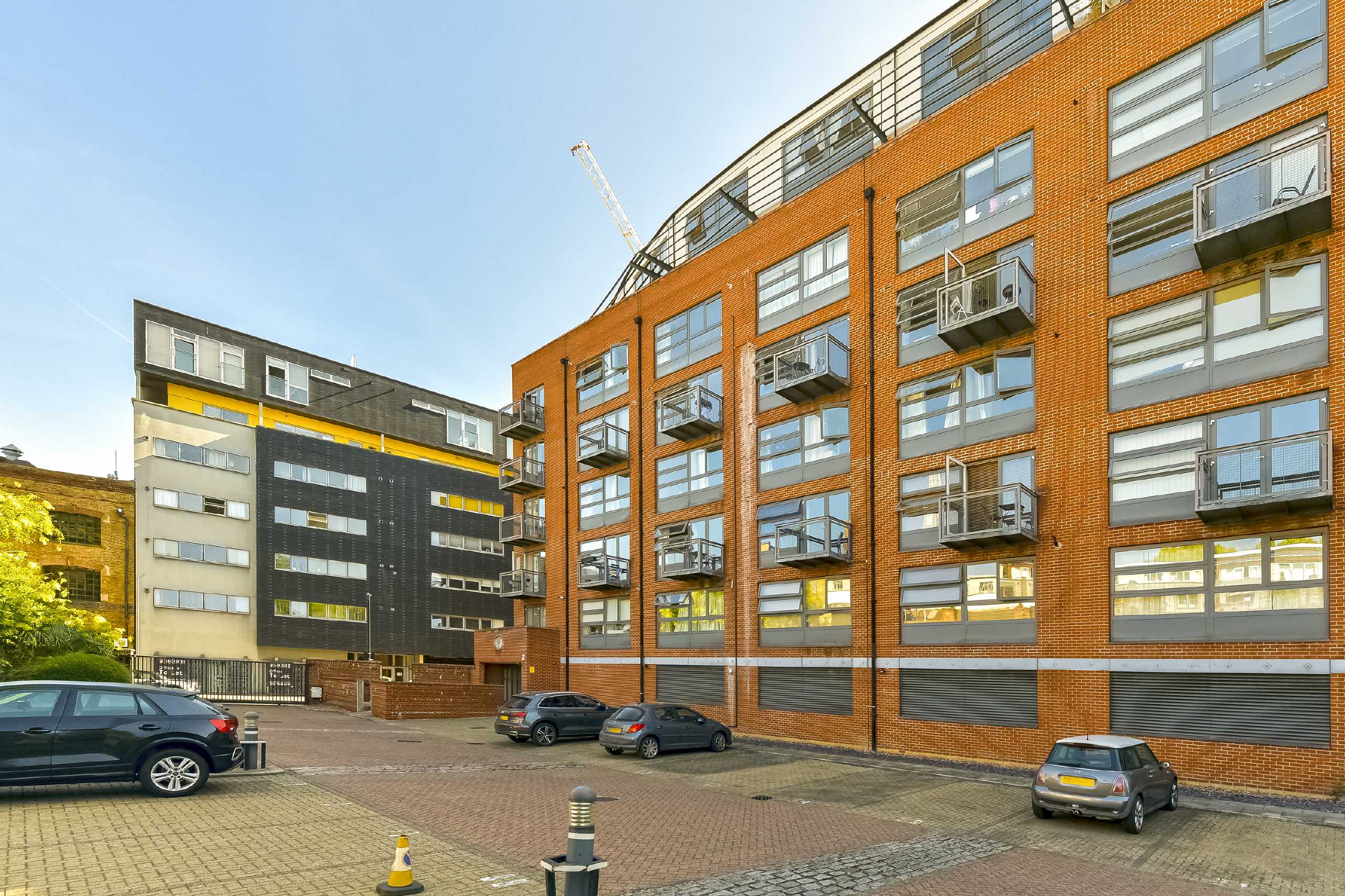 Flat Pope Street in Greater London