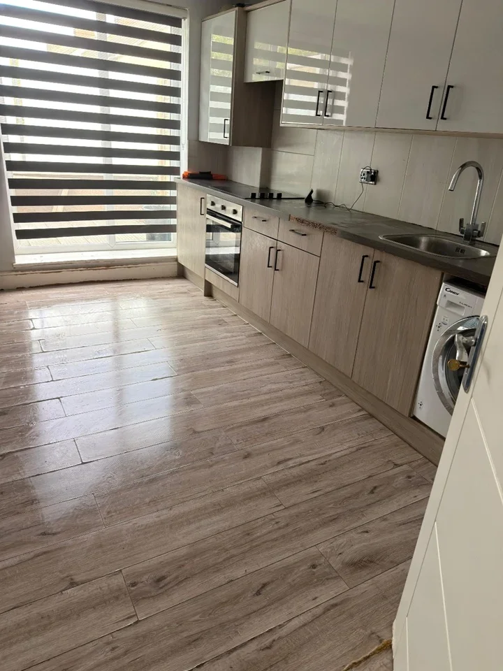 Flat Hornchurch Road in Greater London