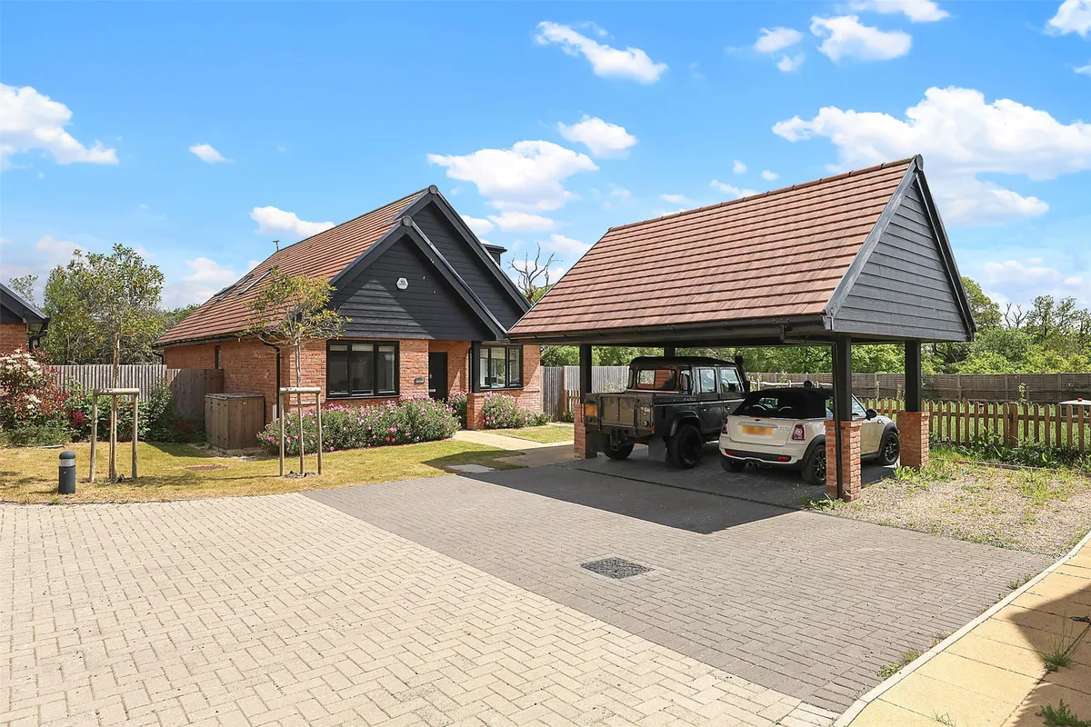 House Dwelly Lane in Tandridge