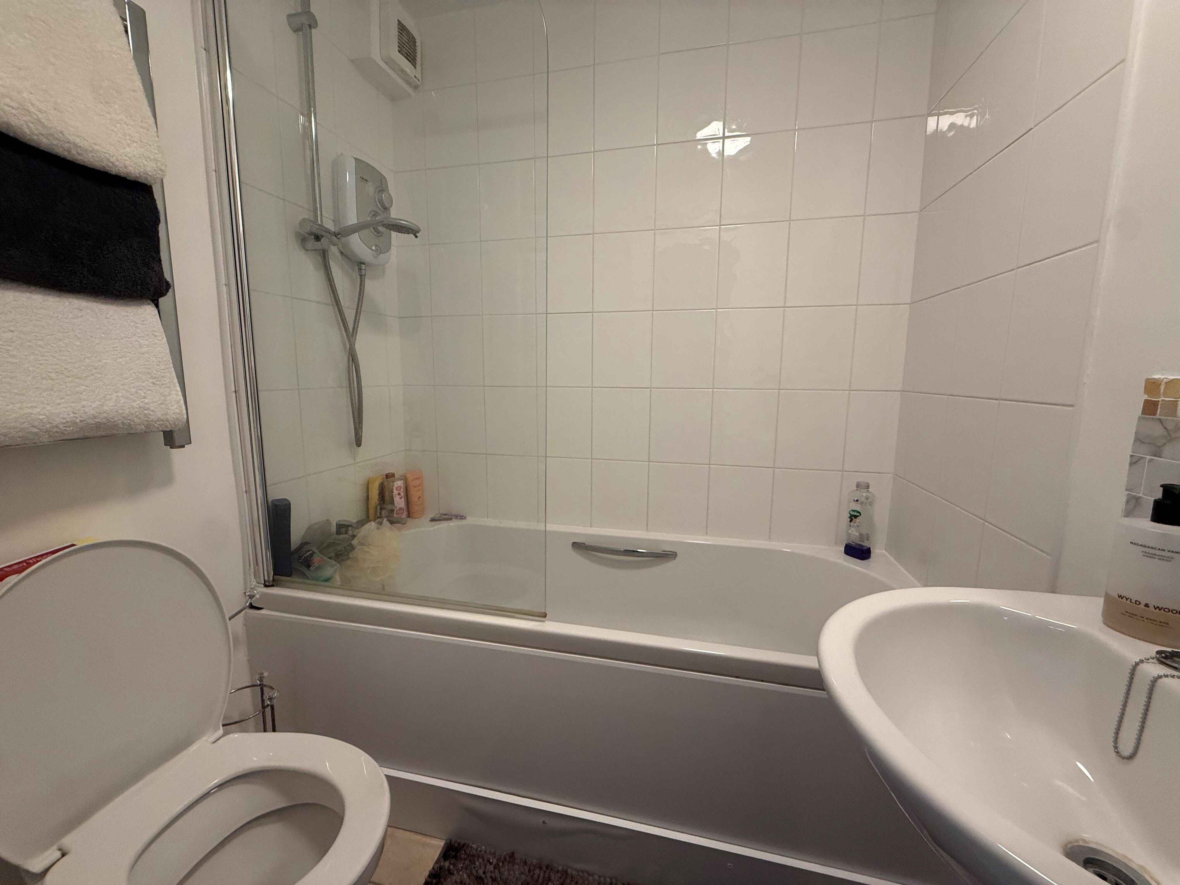 Flat Sutherland Close in Test Valley
