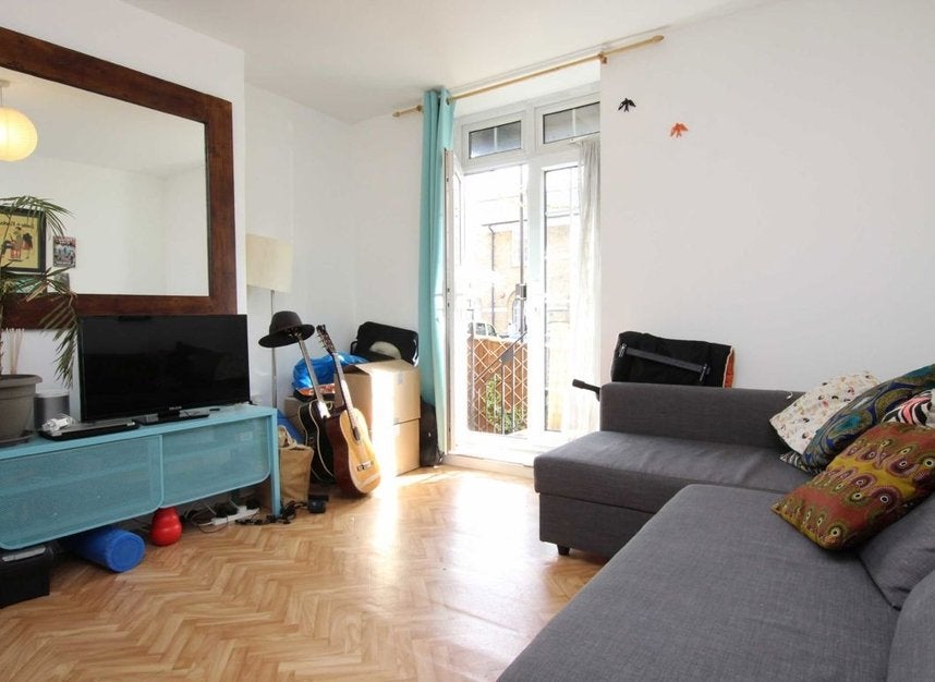 Flat Maygood Street in Greater London