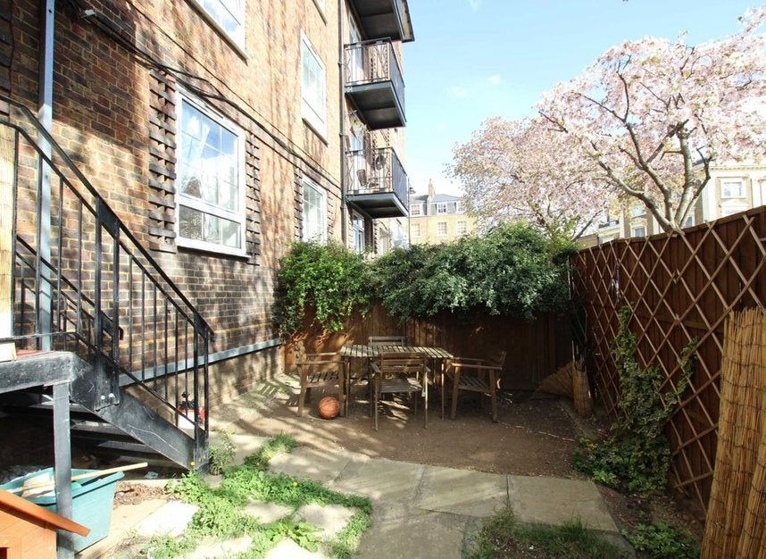 Flat Maygood Street in Greater London